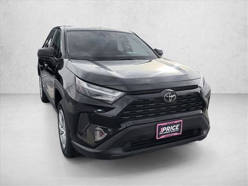 Used 2024 Toyota RAV4 LE AWD/4WD image 3