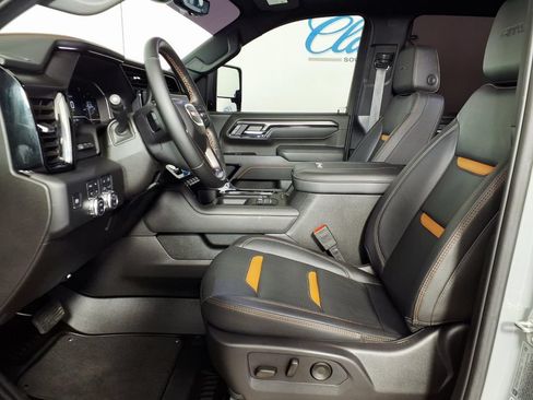 Used 2025 GMC Sierra 2500 AT4 w/ AT4 Premium Plus Package AWD/4WD image 8