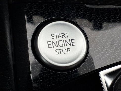 New 2026 Volkswagen Taos SEL image 17