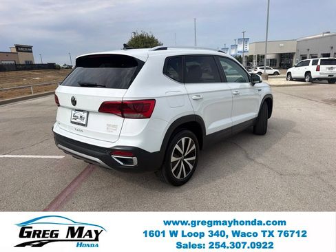 Used 2022 Volkswagen Taos SE FWD image 3