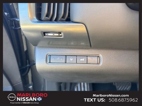 New 2025 Nissan Pathfinder SL w/ Black Appearance Package image 30