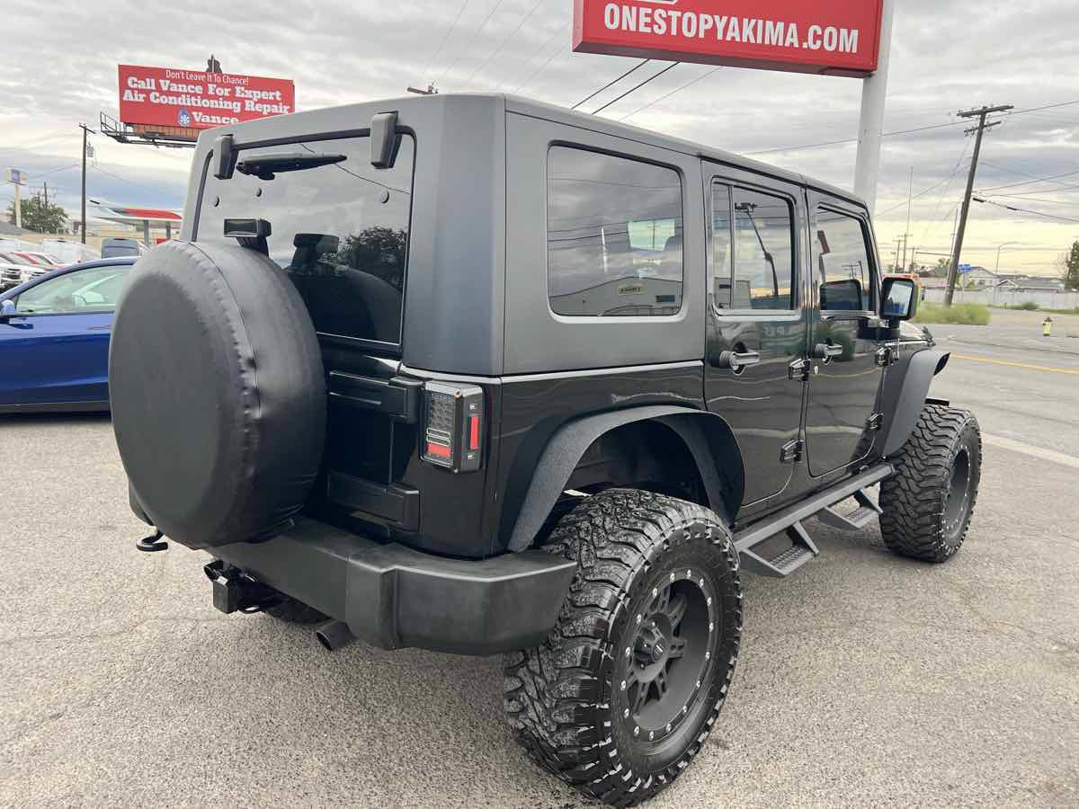 Used 2010 Jeep Wrangler Unlimited Rubicon w/ Dual Top Group AWD/4WD image 5
