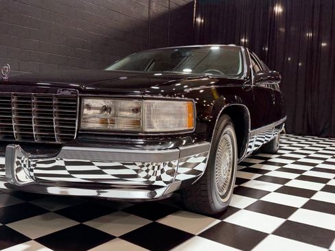 Used 1995 Cadillac Fleetwood Brougham RWD image 9