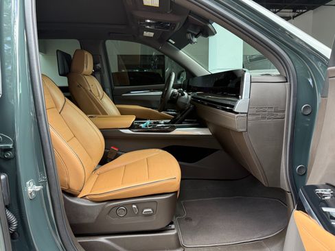 Used 2025 Cadillac Escalade Premium Luxury w/ Touring Package AWD/4WD image 33