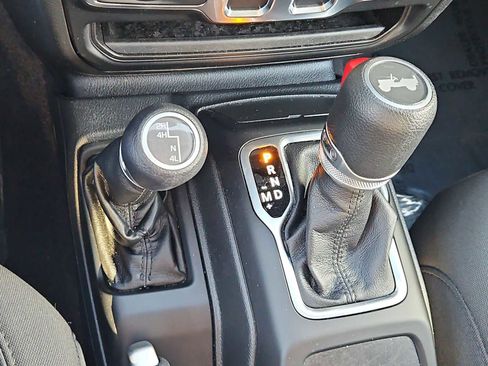 Used 2021 Jeep Wrangler Sport S image 28