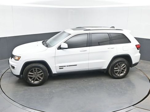 Used 2017 Jeep Grand Cherokee Laredo AWD/4WD image 33