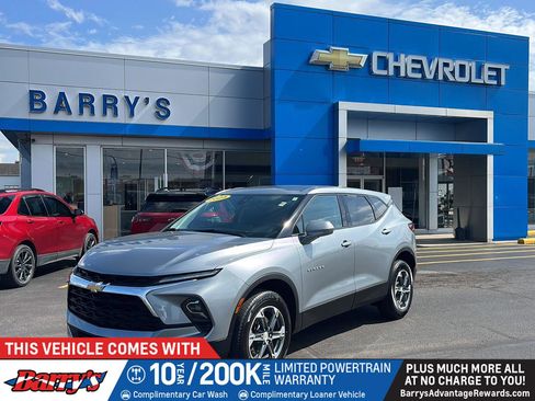 Used 2025 Chevrolet Blazer LT FWD image 1