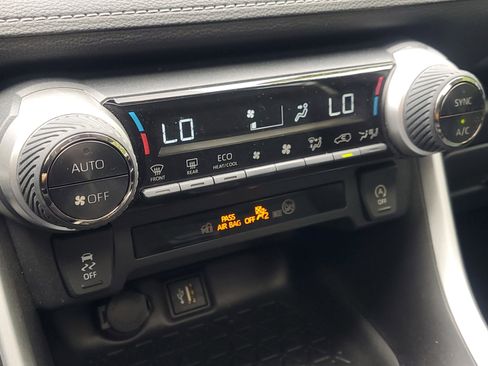 Used 2023 Toyota RAV4 XLE w/ Convenience Package image 30