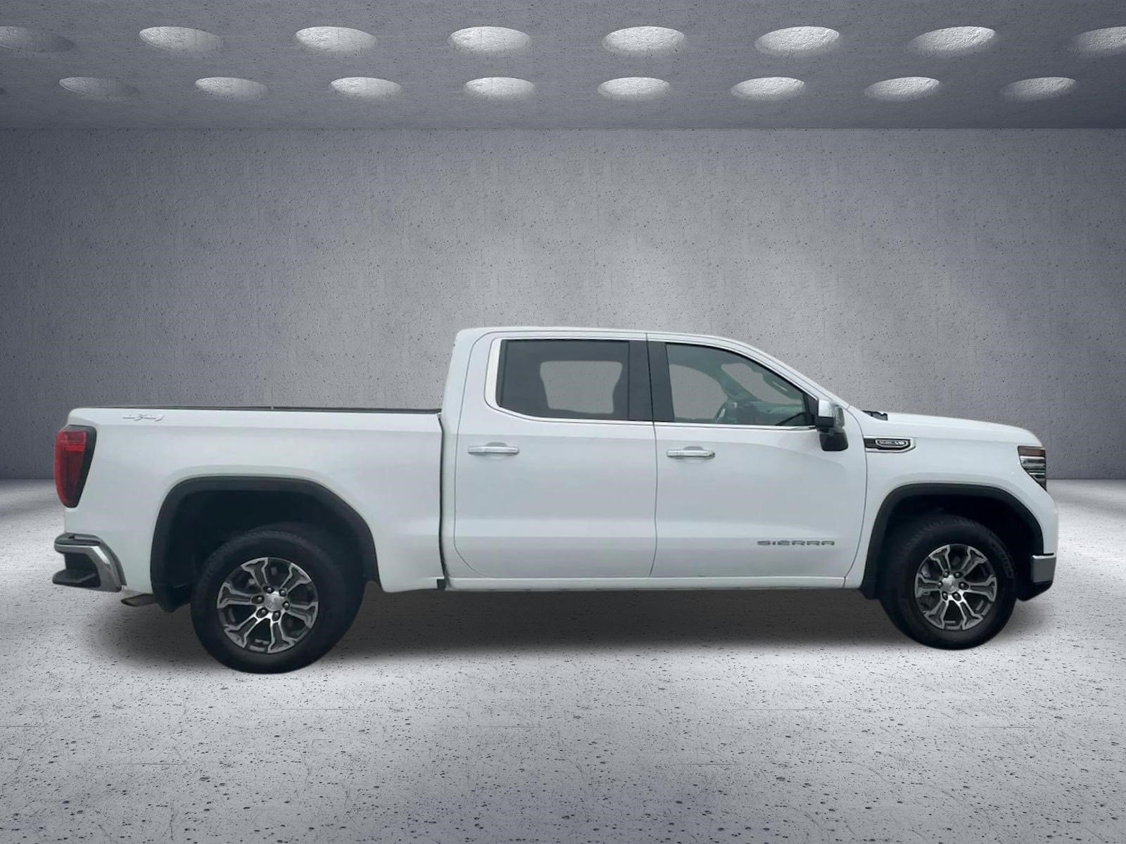 Used 2025 GMC Sierra 1500 SLT AWD/4WD image 6