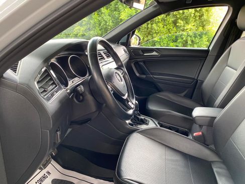 Used 2018 Volkswagen Tiguan SEL w/ R-Line Package image 34
