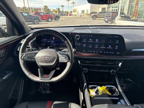 Used 2024 Chevrolet Traverse RS FWD image 17