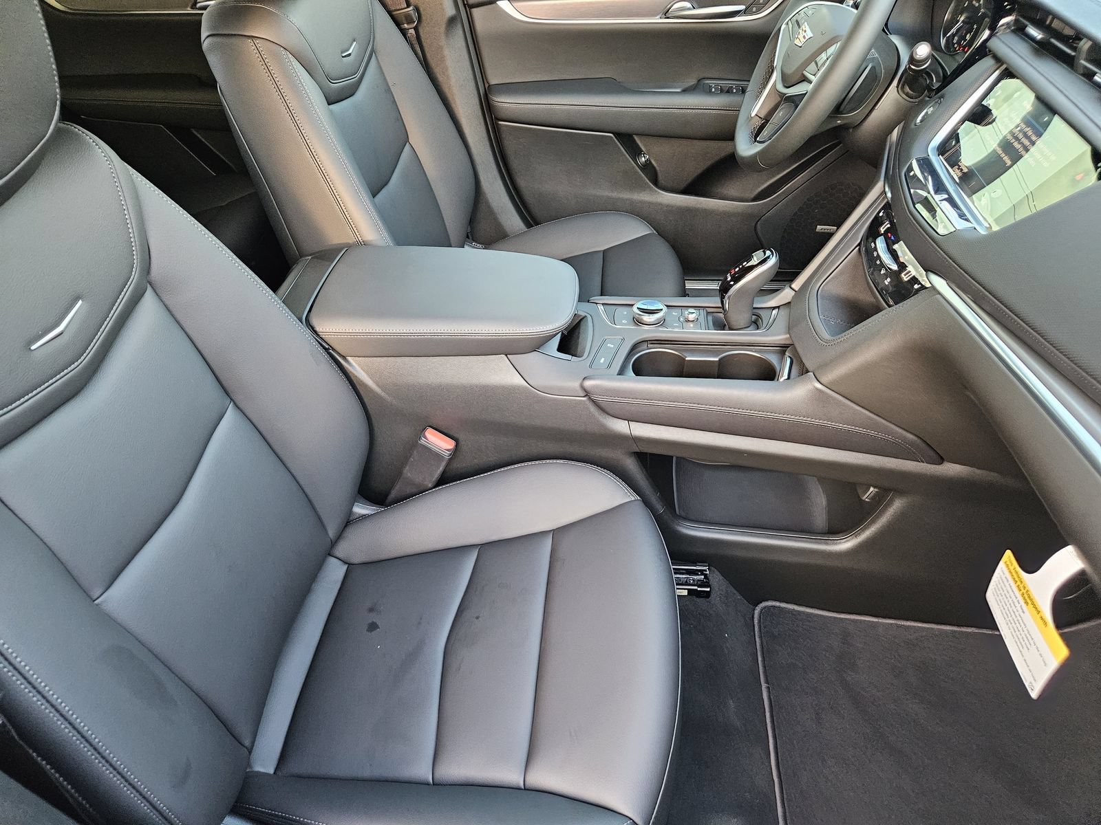 New 2026 Cadillac XT5 Luxury AWD/4WD image 17