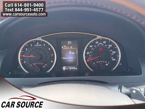 Used 2016 Toyota Camry SE w/ Moonroof Package FWD image 18