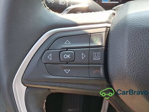 Used 2023 Jeep Grand Cherokee L Laredo AWD/4WD image 23