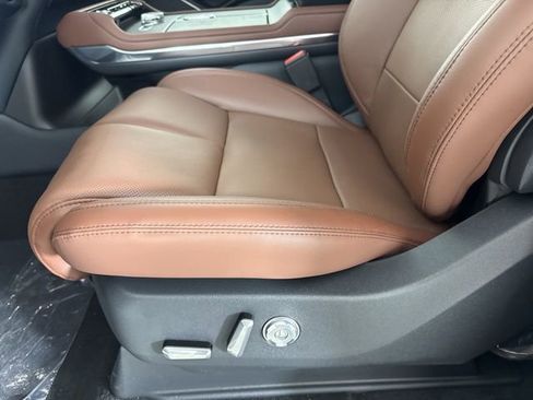 New 2025 Lincoln Navigator Reserve image 15