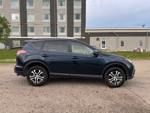 Used 2017 Toyota RAV4 LE w/ Carpet Mat Package AWD/4WD image 13