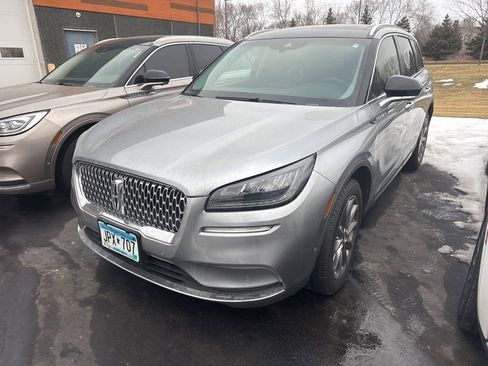 Used 2022 Lincoln Corsair AWD w/ Premium Package image 3