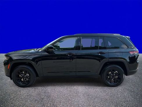 Used 2025 Jeep Grand Cherokee Altitude AWD/4WD image 6