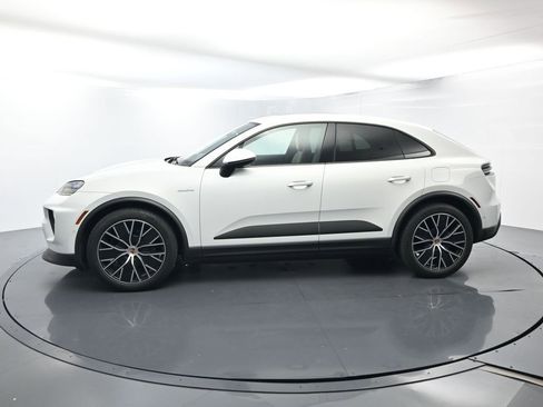 Certified 2025 Porsche Macan Electric image 2