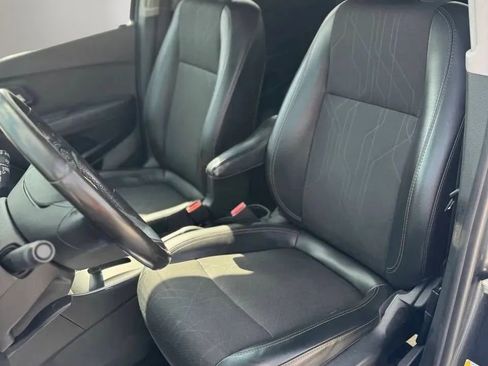 Used 2018 Chevrolet Trax LT w/ Driver Confidence Package FWD image 9