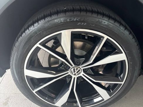 Used 2023 Volkswagen Tiguan SEL R-Line AWD/4WD image 11