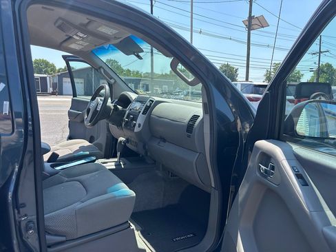 Used 2014 Nissan Frontier SV w/ SV Value Truck Package AWD/4WD image 12