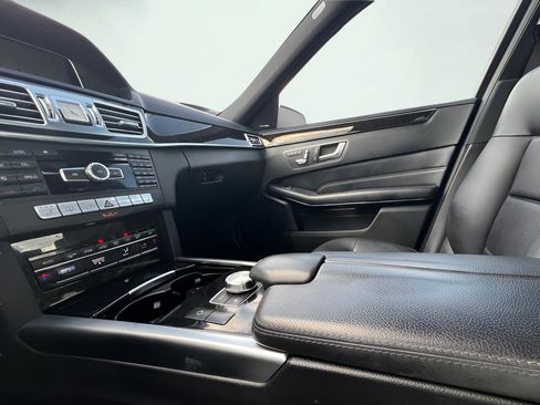 Used 2014 Mercedes-Benz E 350 4MATIC Sedan image 42
