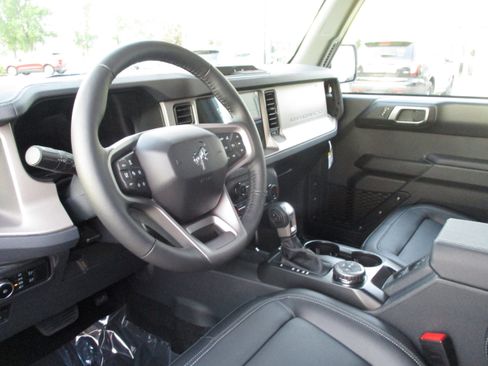 New 2025 Ford Bronco Outer Banks AWD/4WD image 14