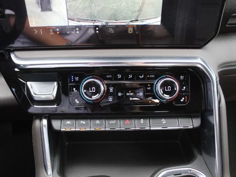 Used 2025 GMC Sierra 1500 Denali w/ Denali Reserve Package AWD/4WD image 35