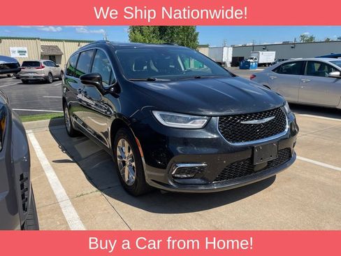 Used 2021 Chrysler Pacifica Touring-L w/ Uconnect Theater Family Group AWD/4WD image 1