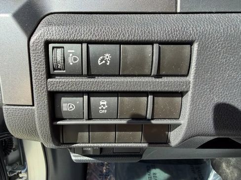 Certified 2025 Toyota Tacoma SR5 AWD/4WD image 22