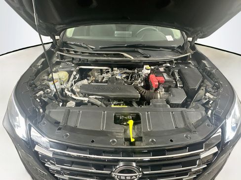 Used 2025 Nissan Rogue S FWD image 31