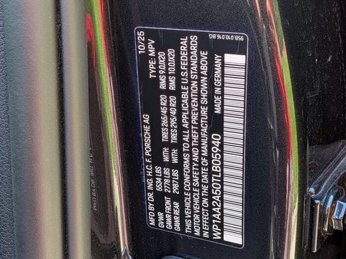 Certified 2026 Porsche Macan AWD/4WD image 29