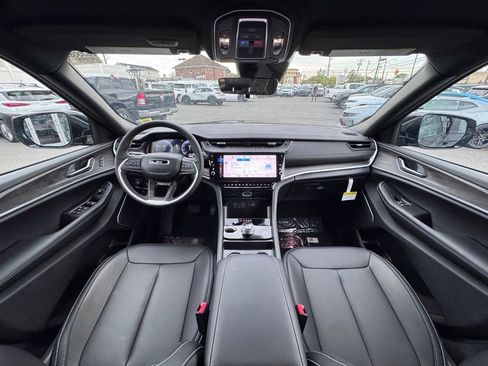 New 2026 Jeep Grand Cherokee L Limited AWD/4WD image 10
