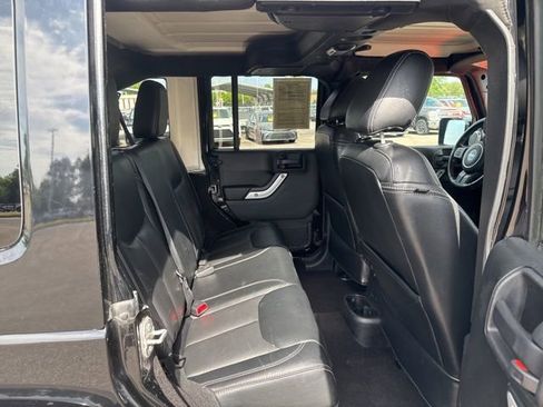 Used 2017 Jeep Wrangler Unlimited Sahara w/ Connectivity Group AWD/4WD image 17