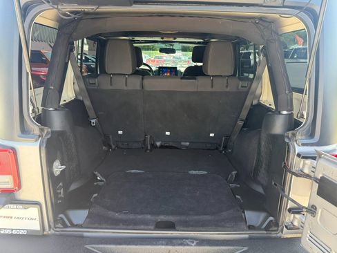 Used 2016 Jeep Wrangler Unlimited Sahara AWD/4WD image 5