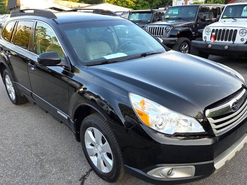 Used 2010 Subaru Outback 2.5i Limited AWD/4WD image 19