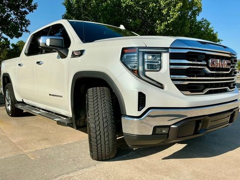 Used 2022 GMC Sierra 1500 SLT w/ SLT Convenience Package AWD/4WD image 3