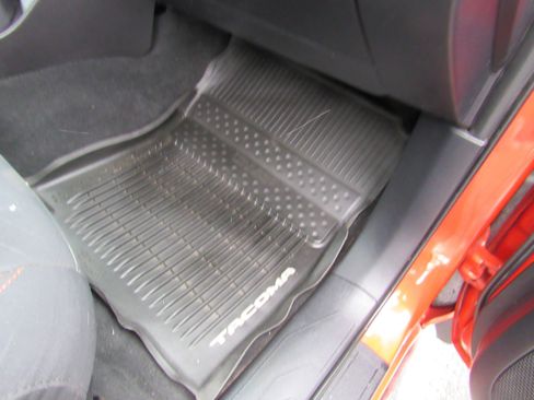 Used 2016 Toyota Tacoma TRD Sport w/ Towing Package image 37