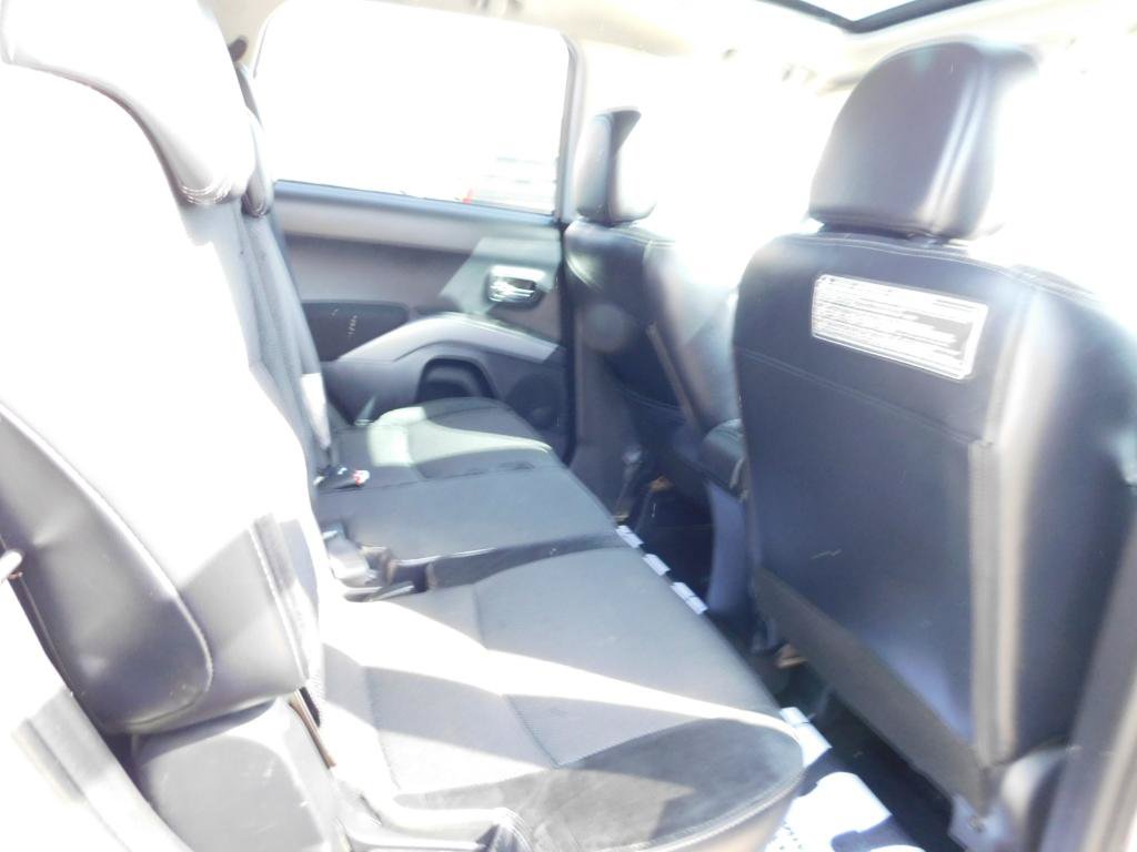 Used 2010 Mitsubishi Outlander SE AWD/4WD image 14