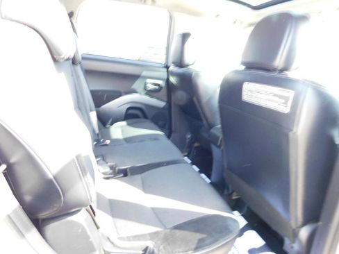 Used 2010 Mitsubishi Outlander SE AWD/4WD image 14
