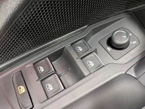 Used 2026 Volkswagen Tiguan SE AWD/4WD image 18