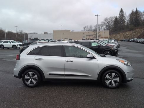 Used 2017 Kia Niro LX image 4