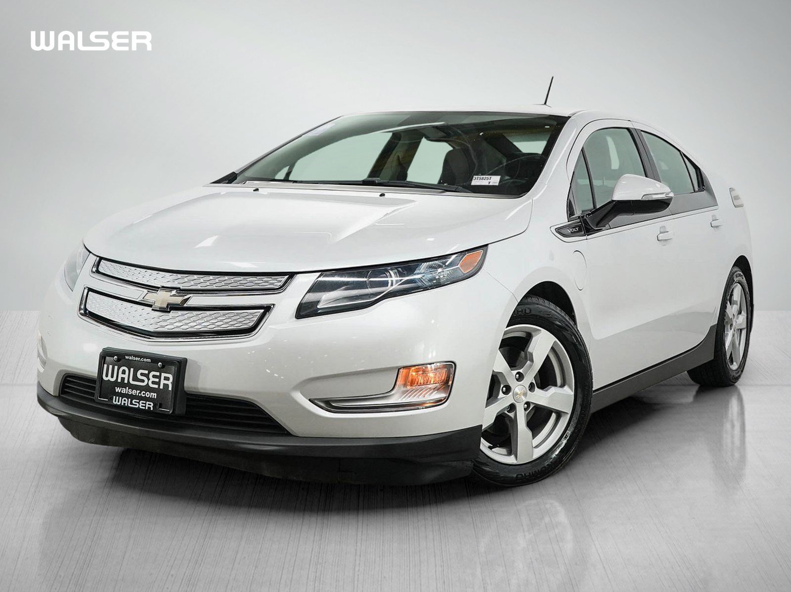 Used 2015 Chevrolet Volt Premium w/ Premium Trim Package FWD image 1