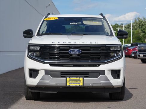 Used 2025 Ford Expedition Platinum w/ Driver's Package AWD/4WD image 8
