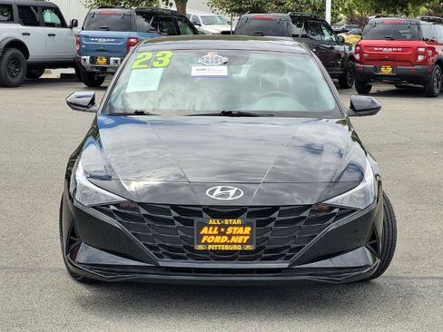 Used 2023 Hyundai Elantra SEL FWD image 2