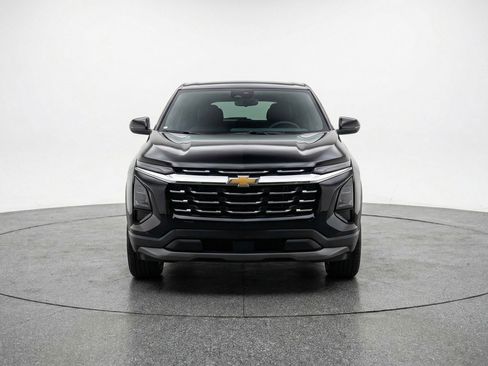 Used 2025 Chevrolet Equinox LT FWD image 2