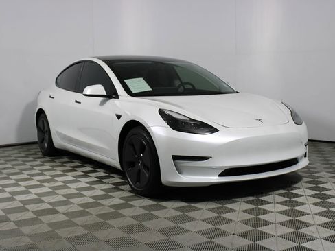 Used 2023 Tesla Model 3 Standard Range image 17