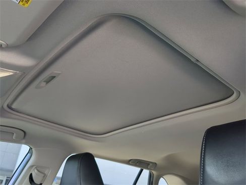 Used 2022 Toyota RAV4 XLE Premium image 21