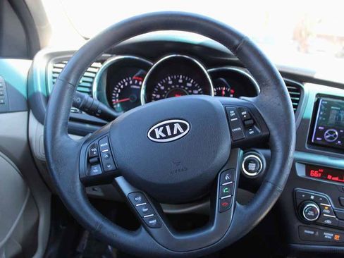 Used 2011 Kia Optima EX w/ Premium Pkg image 16